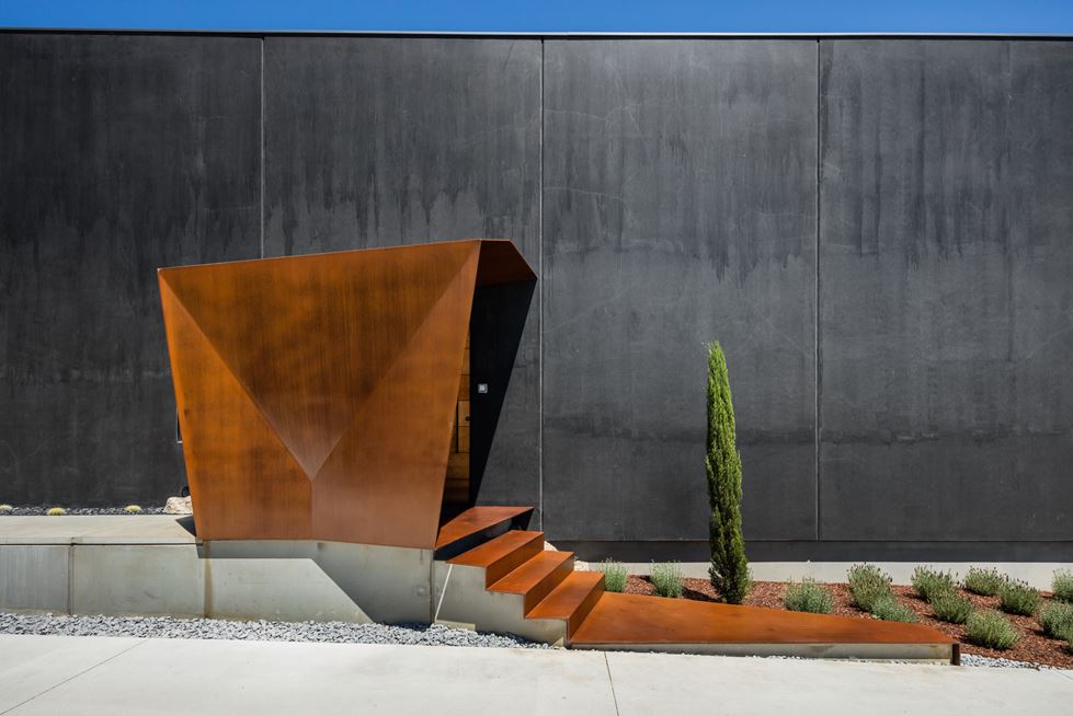 House in Ourém, Portugal by Filipe Saraiva Arquitectos