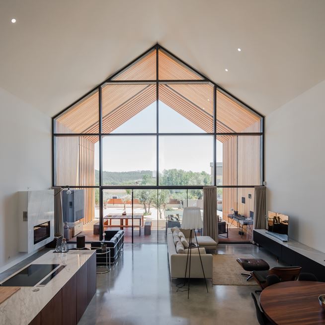 House in Ourém, Portugal by Filipe Saraiva Arquitectos
