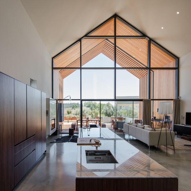 House in Ourém, Portugal by Filipe Saraiva Arquitectos