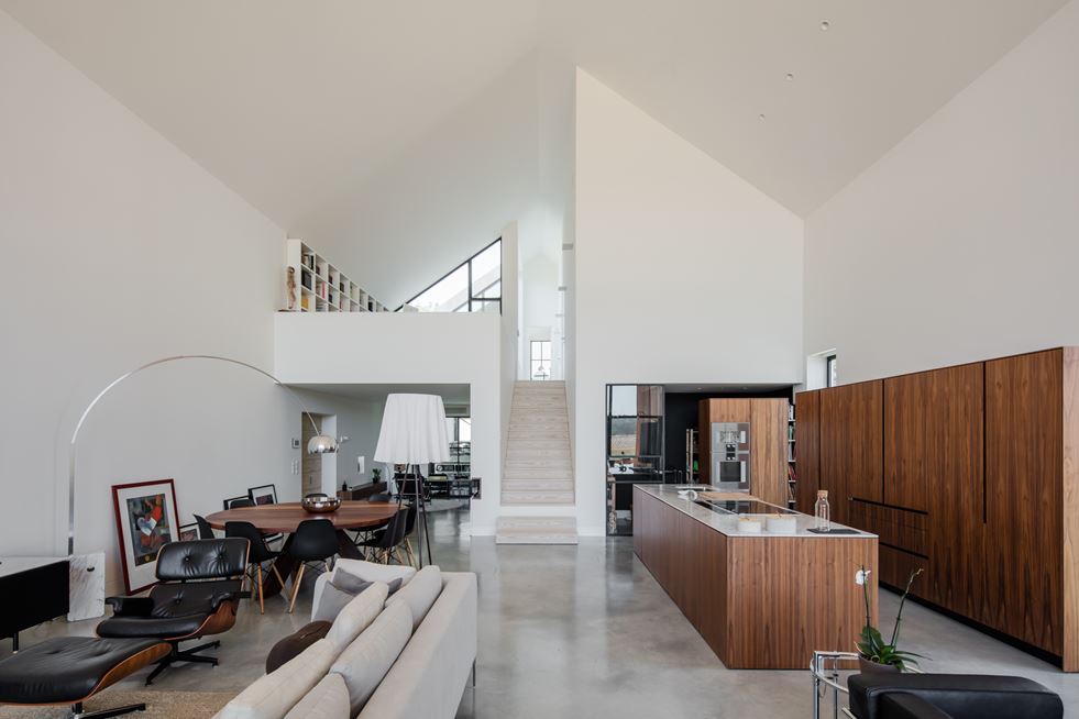 House in Ourém, Portugal by Filipe Saraiva Arquitectos