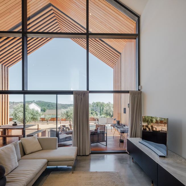 House in Ourém, Portugal by Filipe Saraiva Arquitectos
