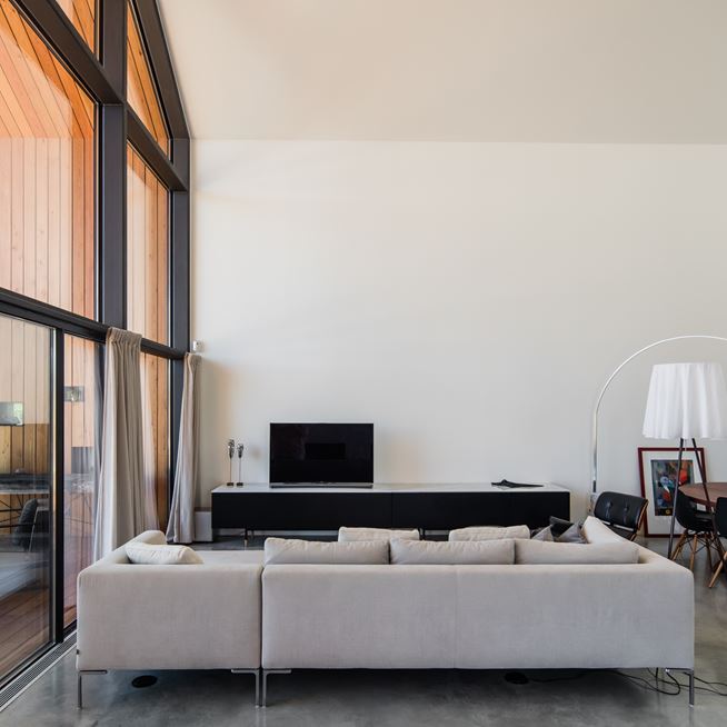 House in Ourém, Portugal by Filipe Saraiva Arquitectos