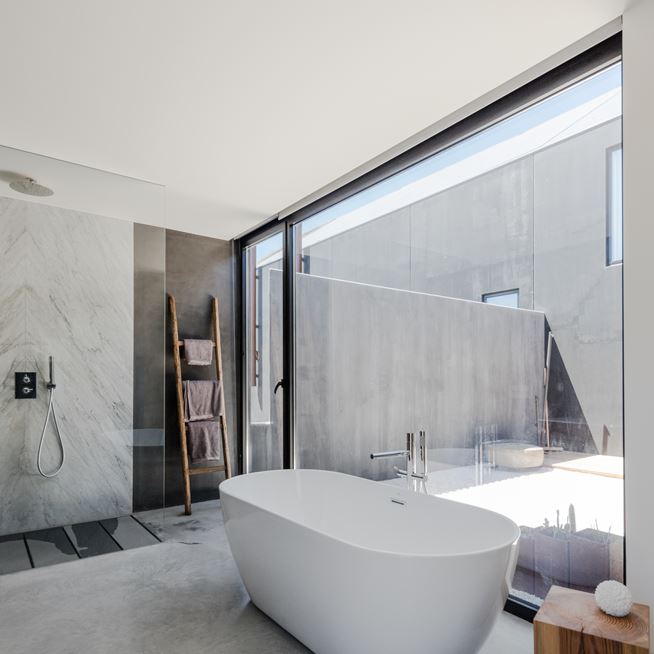 House in Ourém, Portugal by Filipe Saraiva Arquitectos