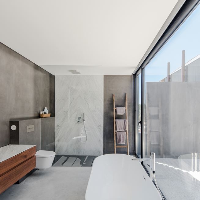 House in Ourém, Portugal by Filipe Saraiva Arquitectos
