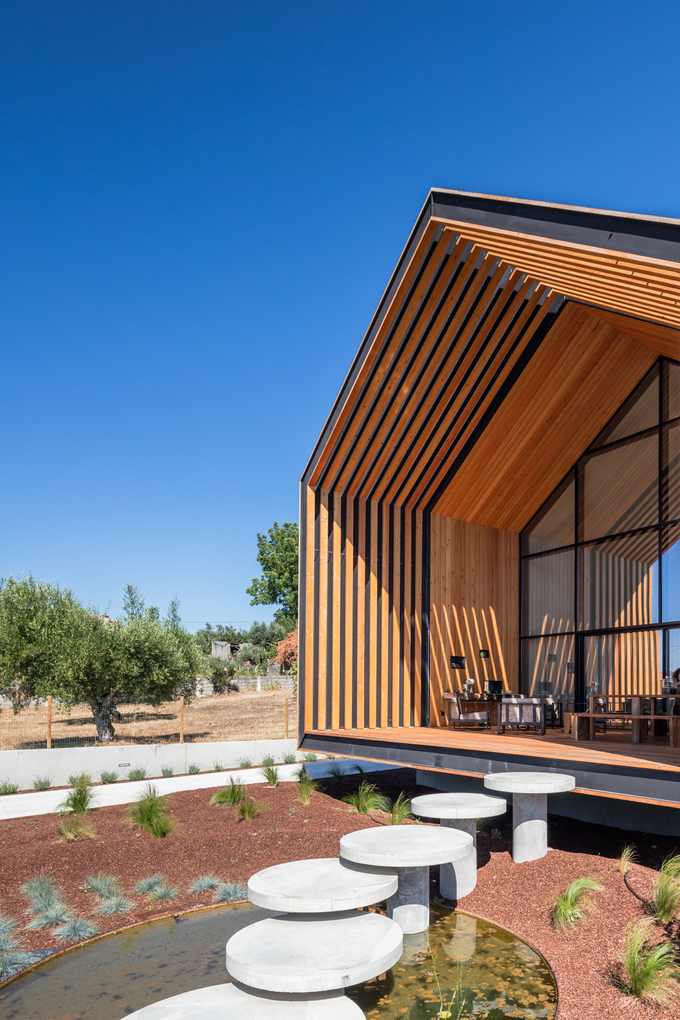 House in Ourém, Portugal by Filipe Saraiva Arquitectos