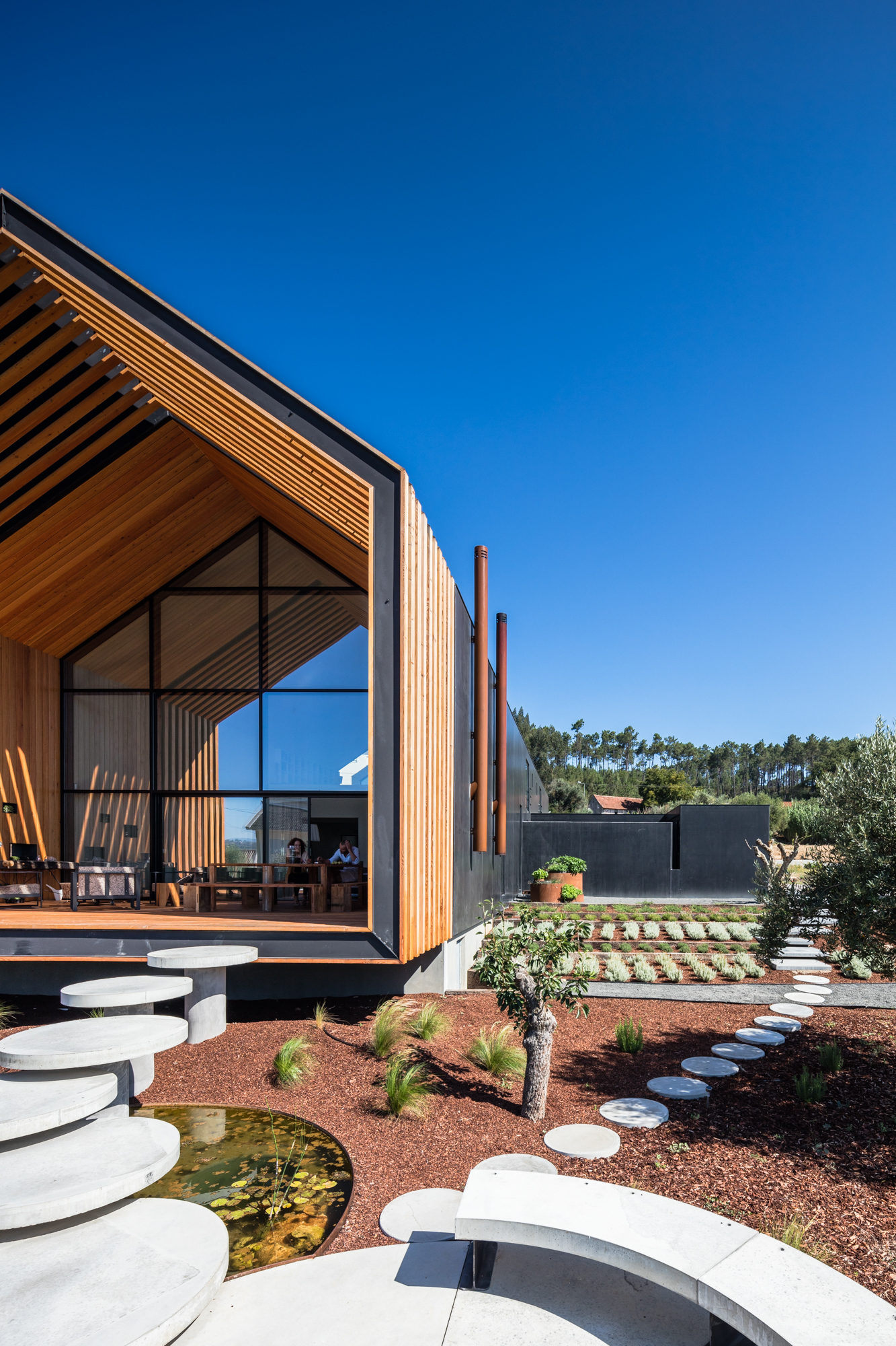House in Ourém, Portugal by Filipe Saraiva Arquitectos