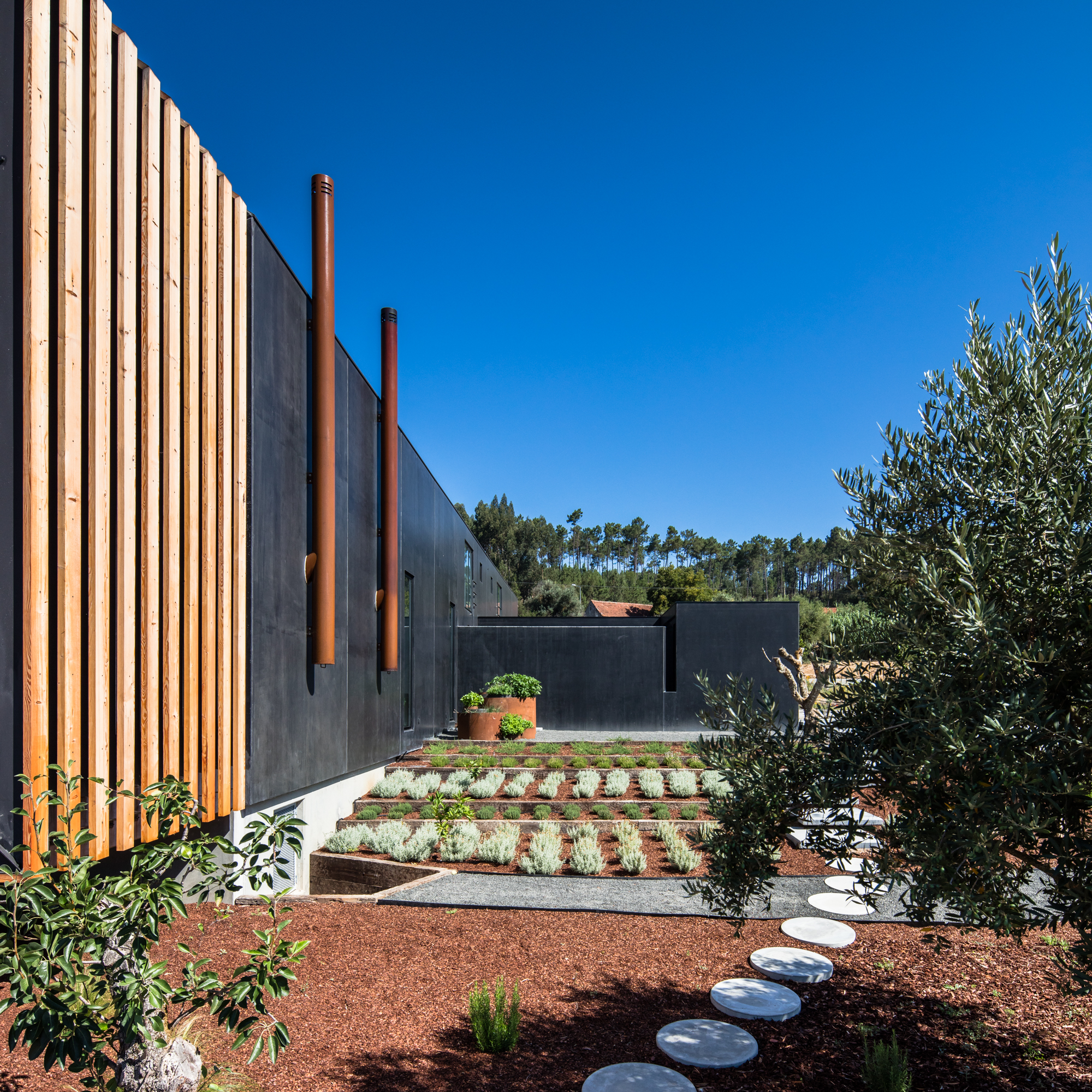 House in Ourém, Portugal by Filipe Saraiva Arquitectos