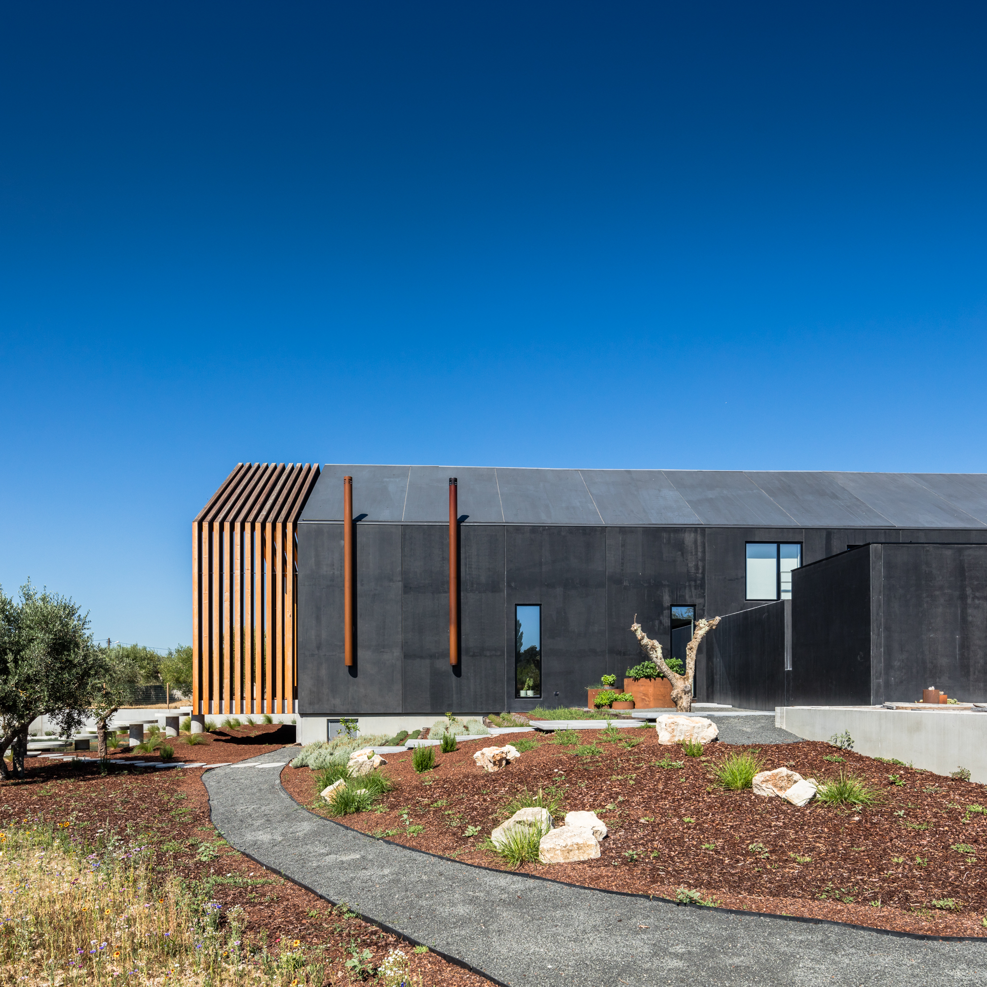 House in Ourém, Portugal by Filipe Saraiva Arquitectos