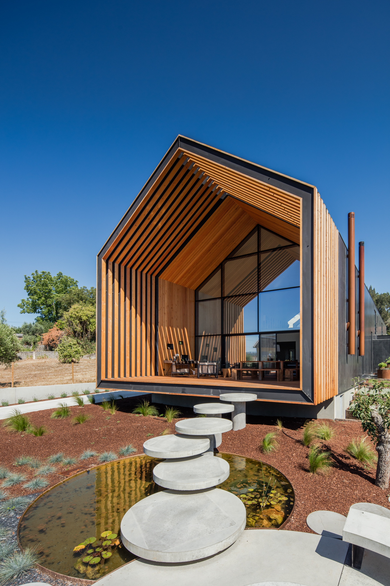 House in Ourém, Portugal by Filipe Saraiva Arquitectos