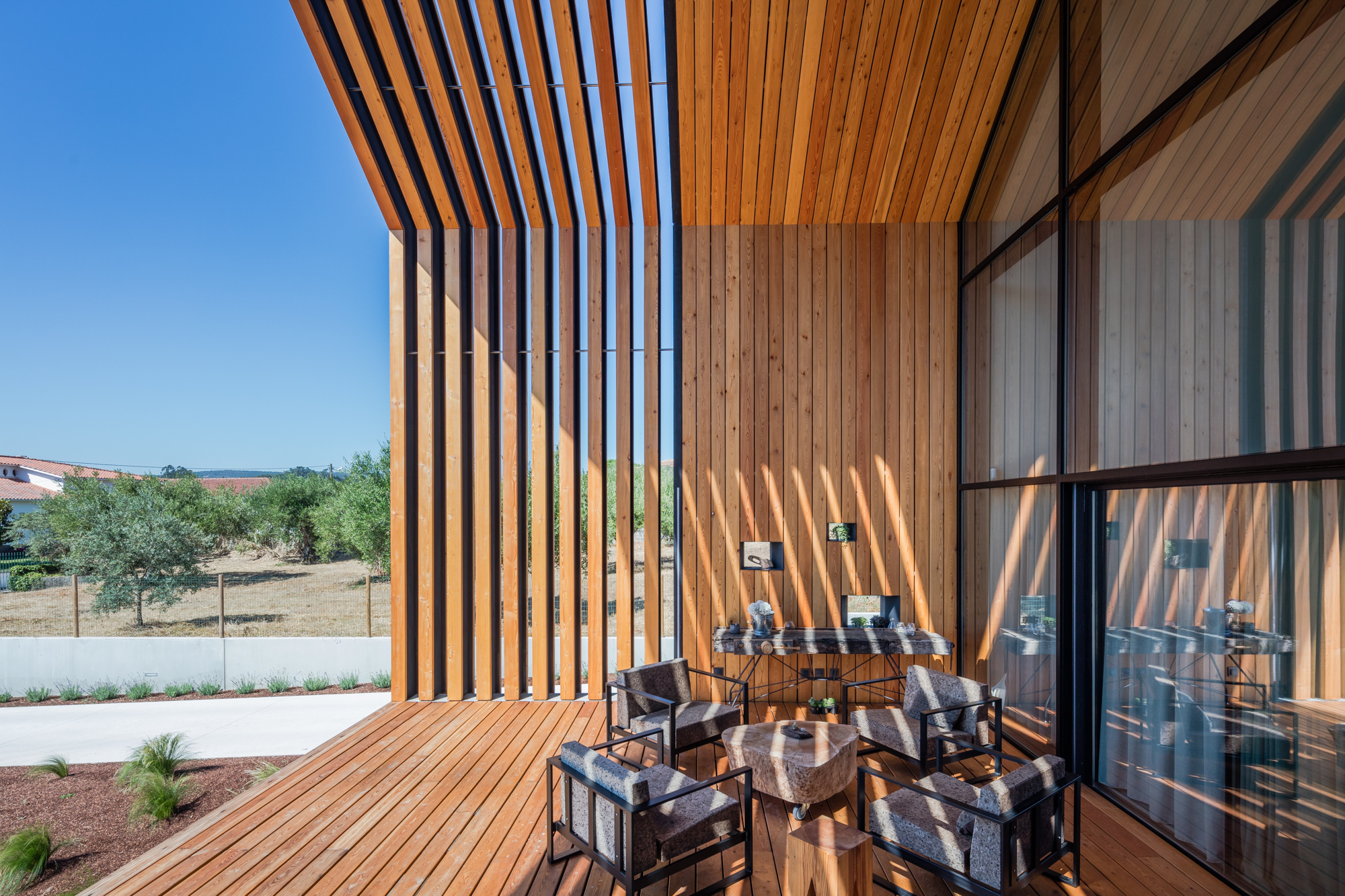 House in Ourém, Portugal by Filipe Saraiva Arquitectos