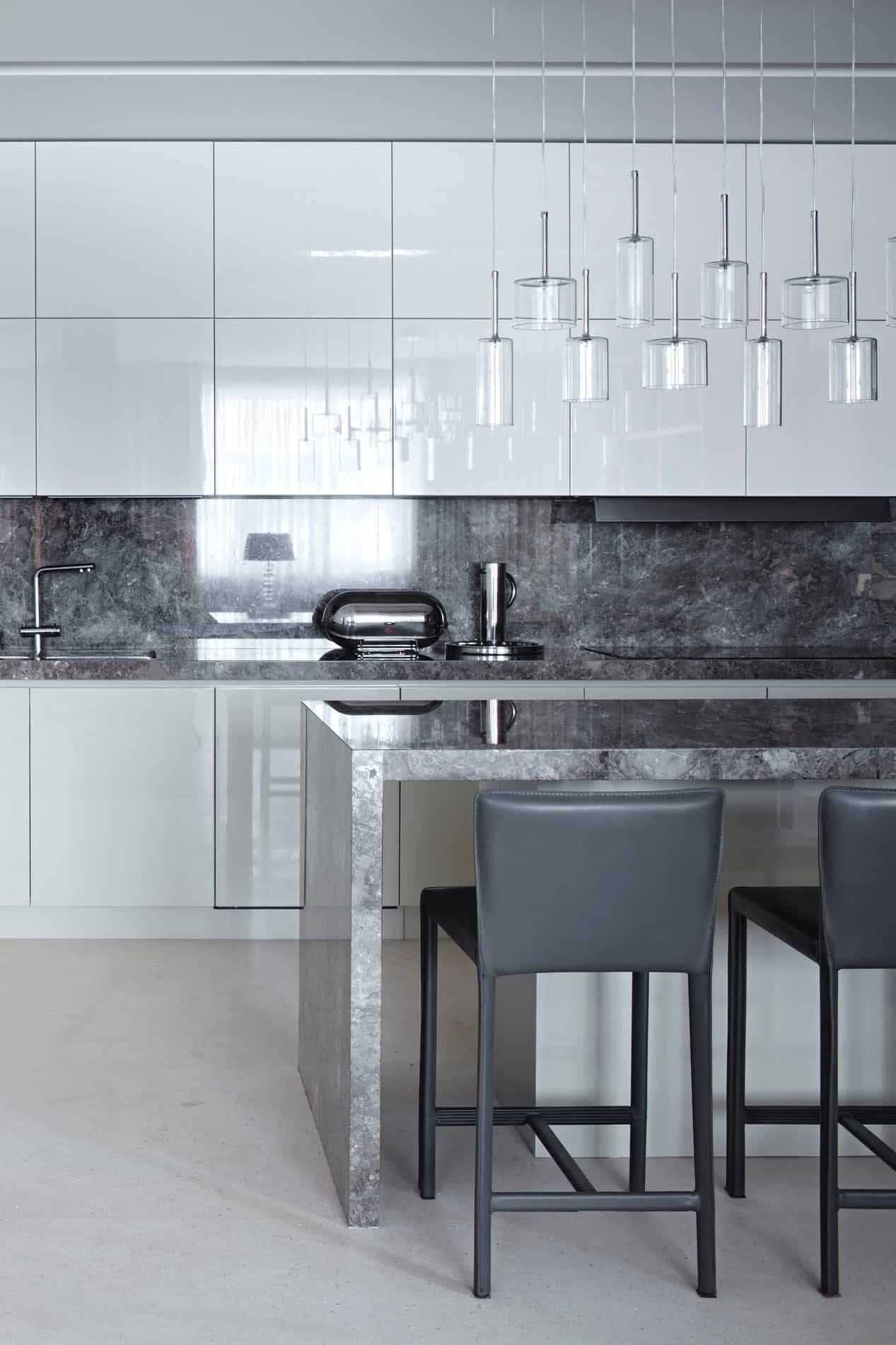 The Apartment on Alexander Nevsky St in Moscow, Russia by Aleksandra Fedorova Bureau