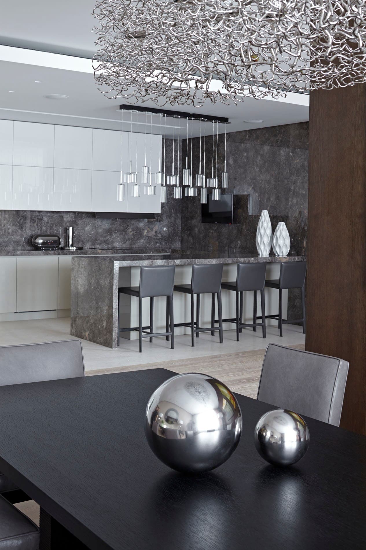 The Apartment on Alexander Nevsky St in Moscow, Russia by Aleksandra Fedorova Bureau