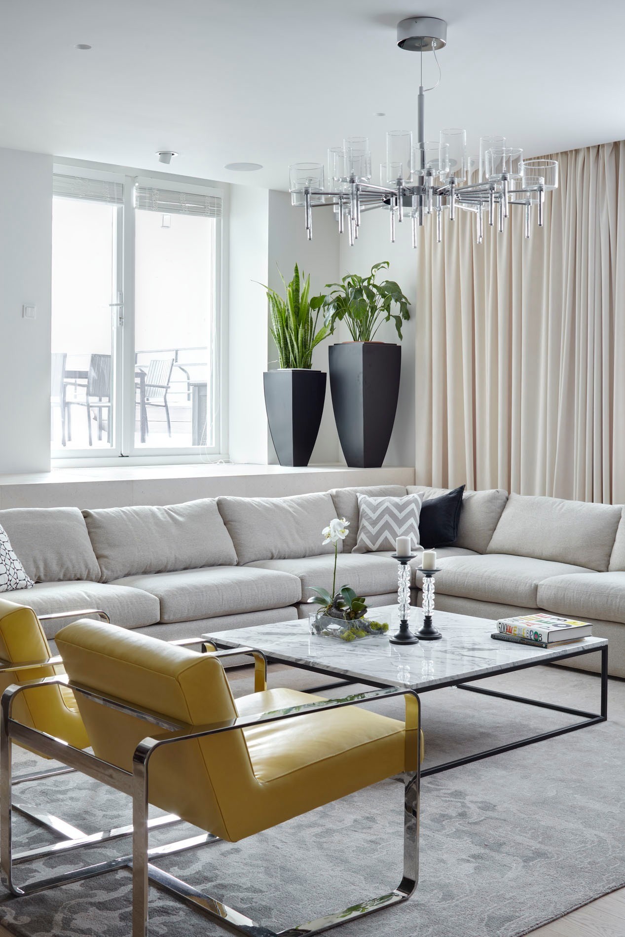 The Apartment on Alexander Nevsky St in Moscow, Russia by Aleksandra Fedorova Bureau