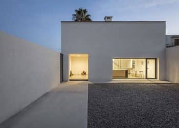 Casa Patio Valencia in Loriguilla, Spain by Alberto Facundo