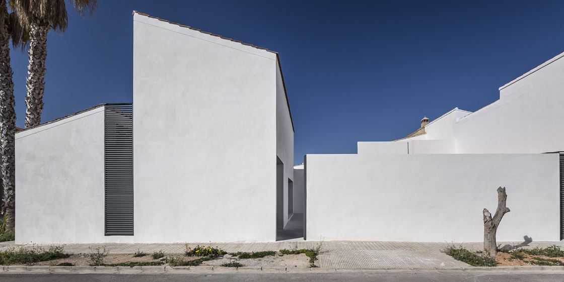 Casa Patio Valencia in Loriguilla, Spain by Alberto Facundo