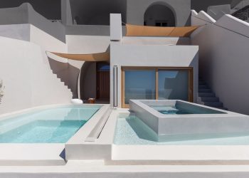 House in Firostefani, Greece by Kapsimalis Architects