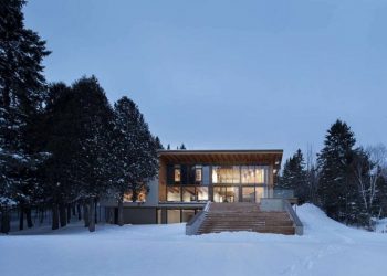 L’accostée House by Bourgeois / Lechasseur Architectes
