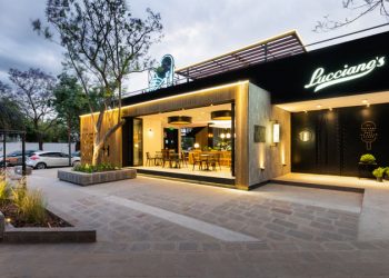 Lucciano’s Ice Cream Café In Argentina by FERRO & ASSOC. Architects