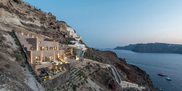 Small Hotel in Oia, Greece by Kapsimalis Architects