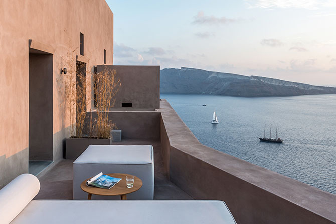 Small Hotel in Oia, Greece by Kapsimalis Architects
