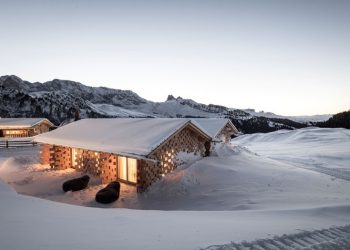 The Zallinger Refuge in Italy by noa