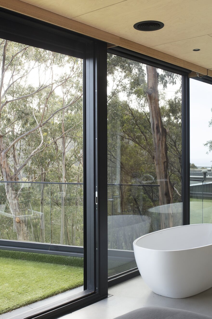 Skyline Home by Lachlan Shepherd Architects in Lorne, Victoria, Australia