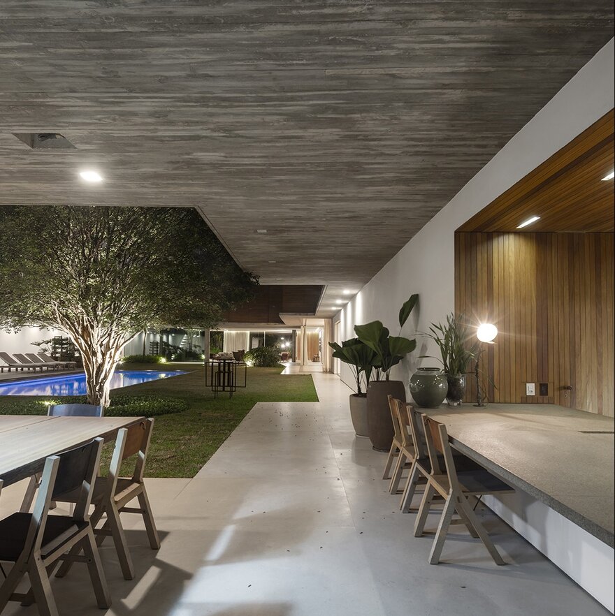 Casa Atrium House by Isay Weinfeld Architect in São Paulo, Brasil