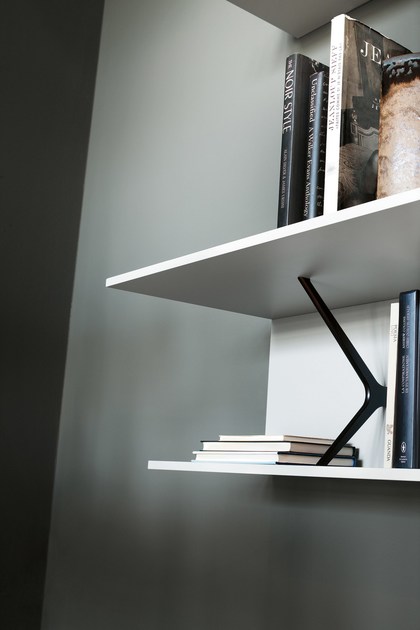 Aluminium Bookcase LEMA by Studio Kairos