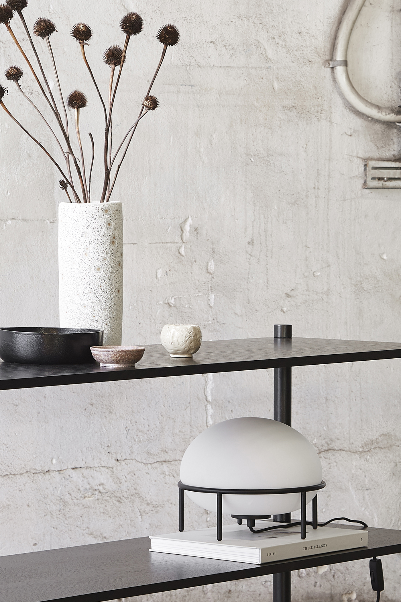 Minimalist Table Lamp 'Pump' by Kutarq