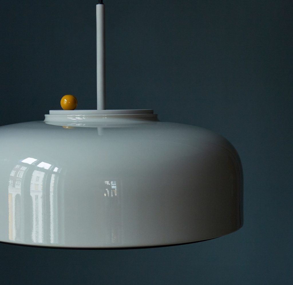 Inspired by a photographer’s use of light equipment, Podgy strives to create an accurate illumination that serves the needs of everyday life.