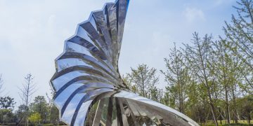 Largest Permanent Sculpture ‘Reflection’ by Richard Sweeney in Zhengzhou, China