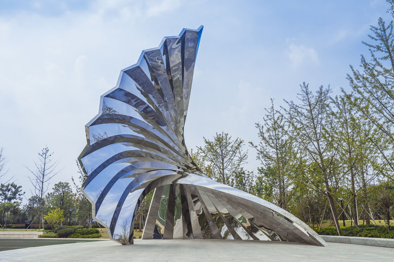 Largest Permanent Sculpture ‘Reflection’ by Richard Sweeney in Zhengzhou, China