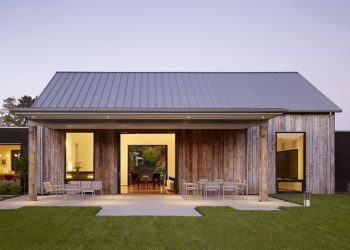 The Portola Valley Barn by Walker Warner Architects in California, USA