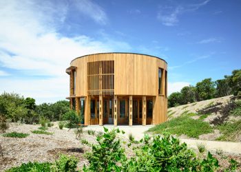 The St Andrews Beach House by Austin Maynard Architects in Mornington Peninsula, Australia