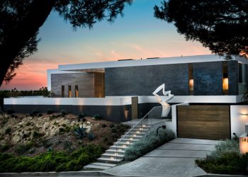 Carla Ridge by Whipple Russell Architects in Beverly Hills, California