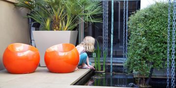 Patio Garden by Amir Schlezinger in Wandsworth Town, London