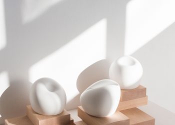 Minimalist Sculpture "Plier" by Carla Cascales Alimbau