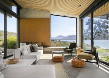 Benguela Cove House by SAOTA & ARRCC in Overberg, South Africa