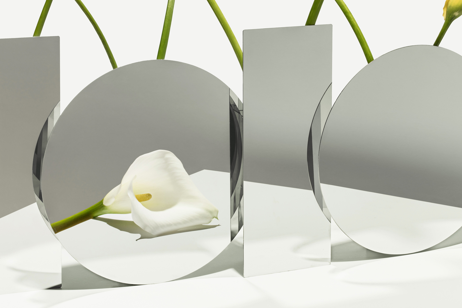 Minimalist Vase "A Mirror Face" by Seoul-based studio ADAO