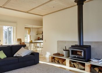 Shoreham Beach Shack by Sally Draper Architects in Shoreham, Victoria, Australia