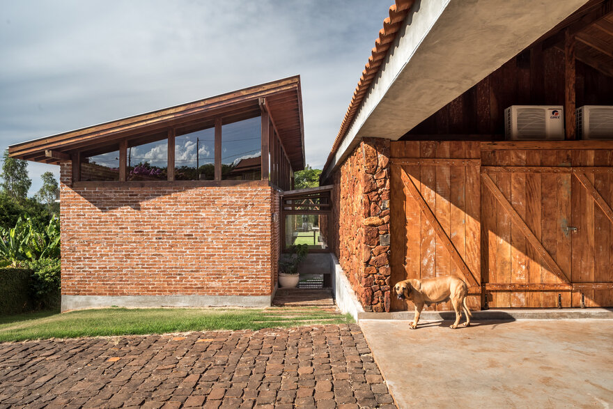 Holiday Family-Home / Casa do Lago by Solo Arquitetos in Alvorada do Sul, Paraná, Brazil