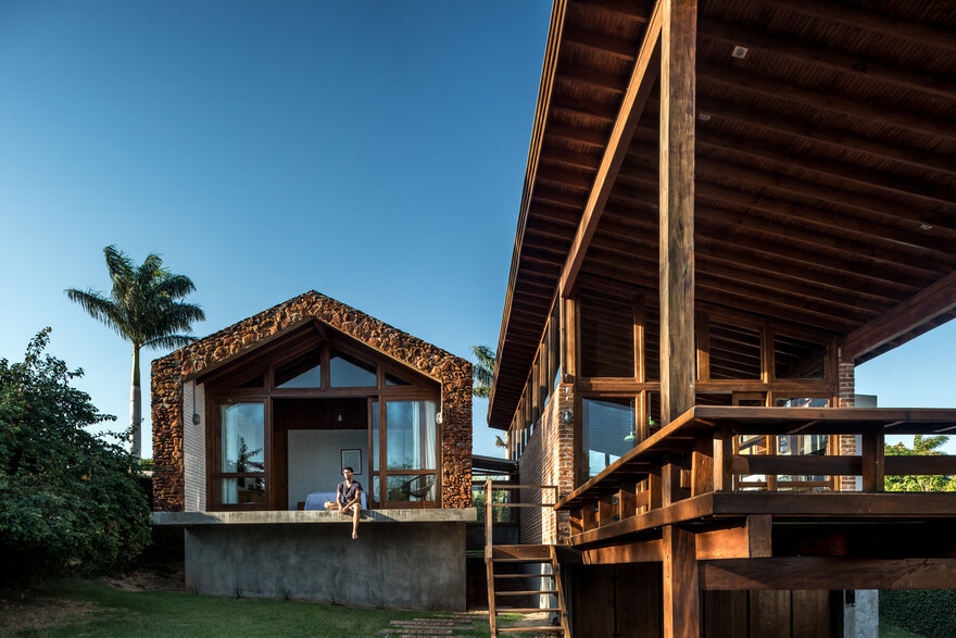 Holiday Family-Home / Casa do Lago by Solo Arquitetos in Alvorada do Sul, Paraná, Brazil
