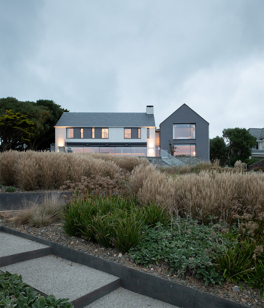 Polzeath Beach House by McLean Quinlan Architects in Polzeath, Cornwall, England, United Kingdom