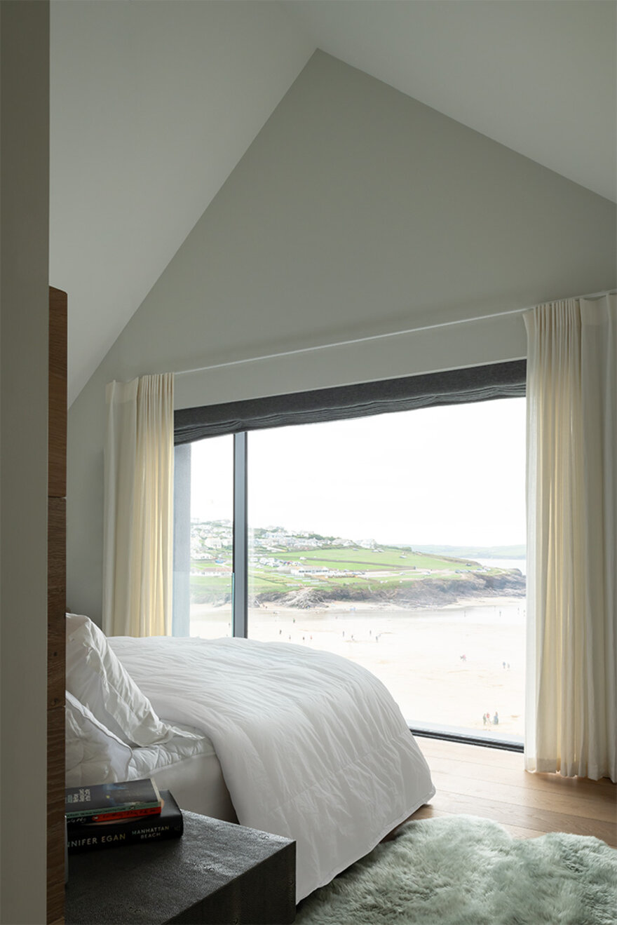 Polzeath Beach House by McLean Quinlan Architects in Polzeath, Cornwall, England, United Kingdom