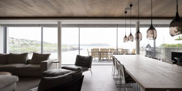 Polzeath Beach House by McLean Quinlan Architects in Polzeath, Cornwall, England, United Kingdom