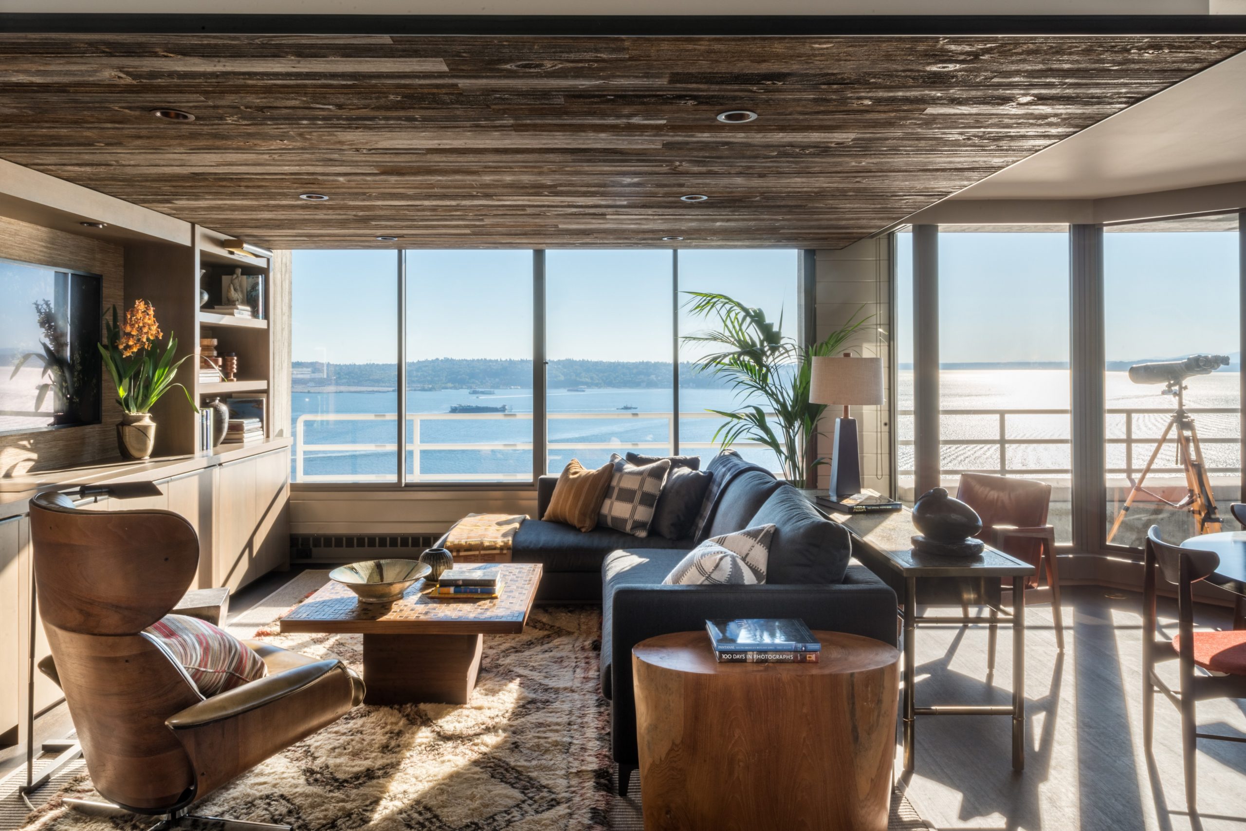 Continental Place Apartment in Seattle by Hoedemaker Pfeiffer