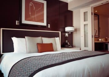 3 Tips on How to Effortlessly Style Your Bed in 2019