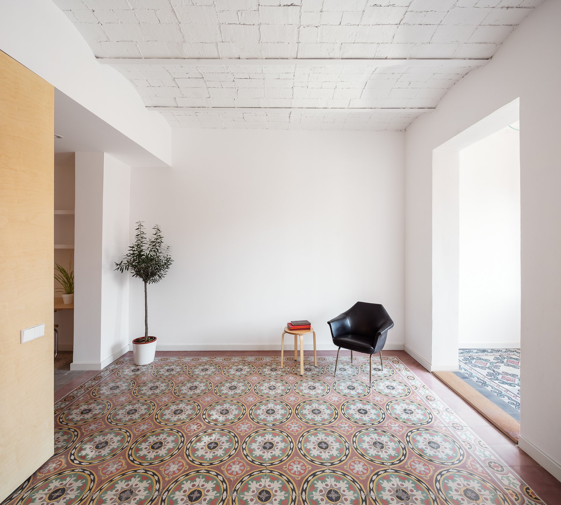 Apartment in Barcelona, Spain by Parramon + Tahull Arquitectes