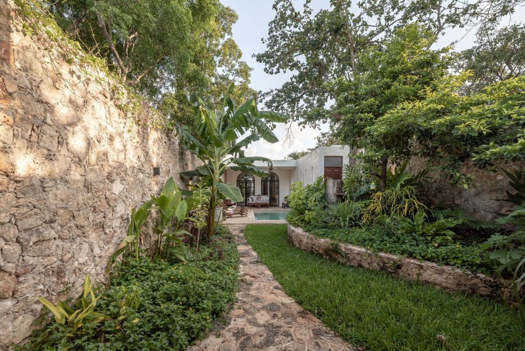 Pitahaya House in Mérida, Mexico by Taller Estilo Arquitectura S de RL de CV