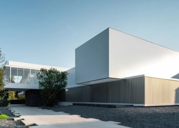Dew House in Ubon Ratchathani, Thailand by Ayutt and Associates Design